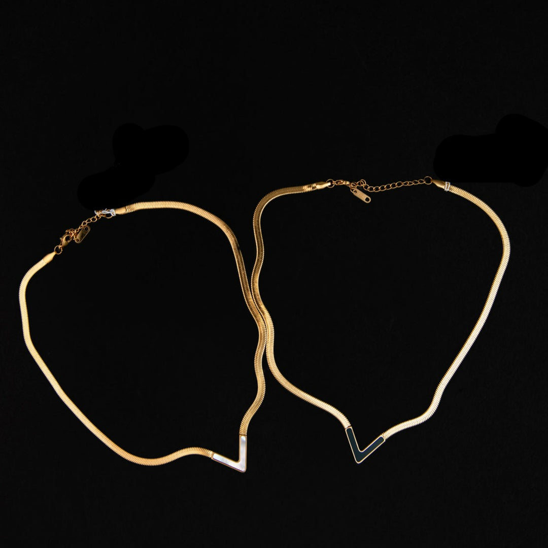 Victoria Necklace in Black