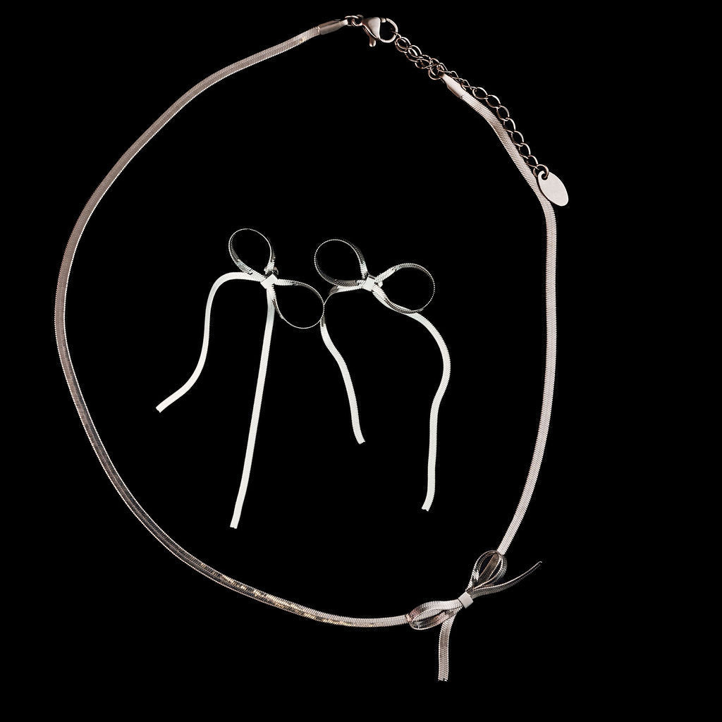 Ribbon Earrings in Silver