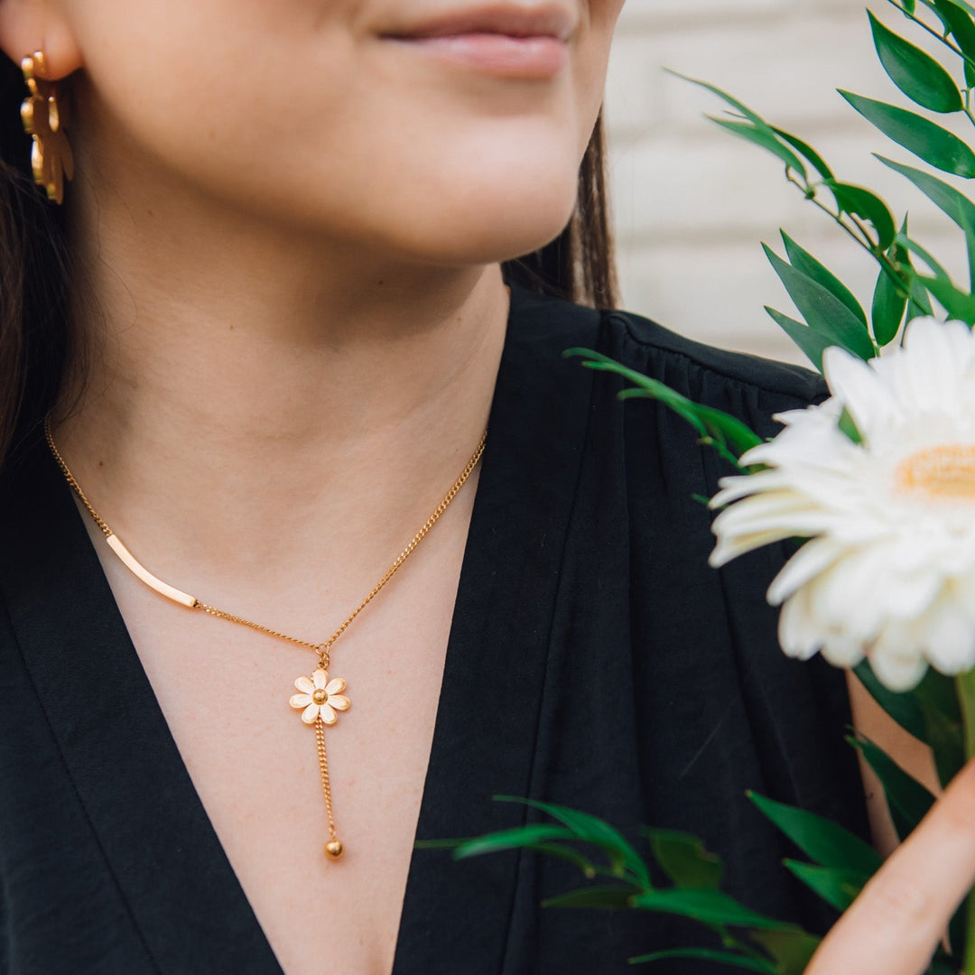 Daisy Drop Necklace
