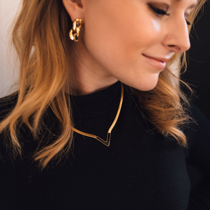 Victoria Necklace in Black