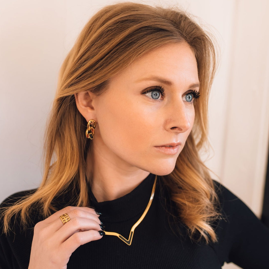 Victoria Necklace in Black