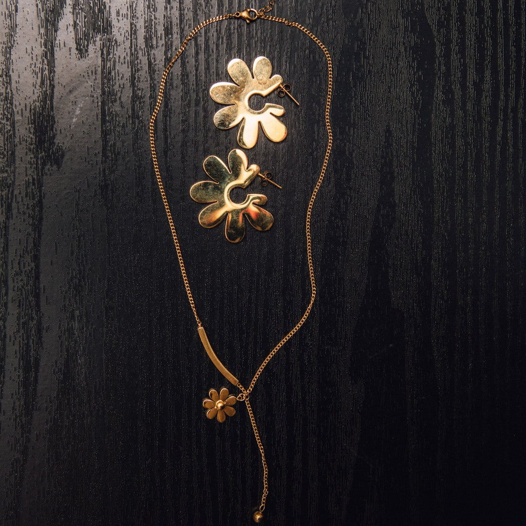 Daisy Drop Necklace