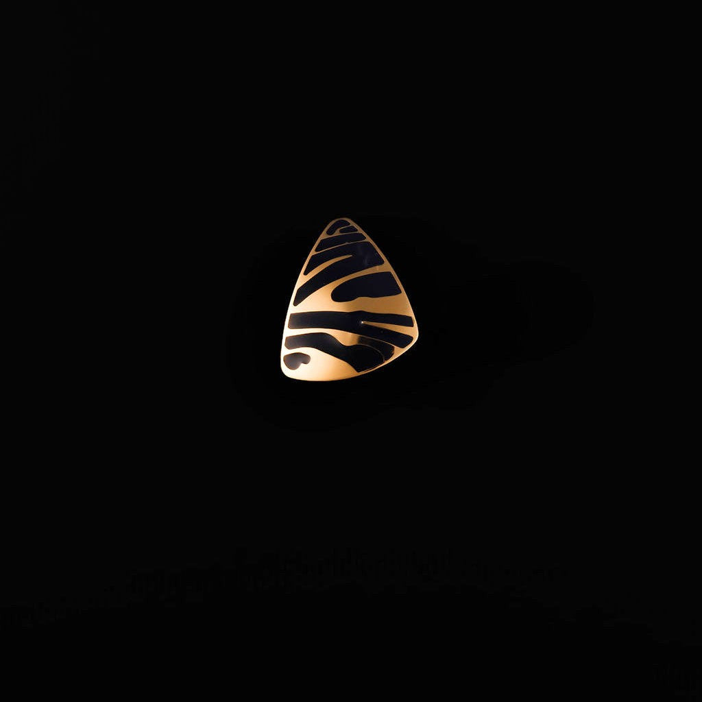 Adjustable gold-plated ring with enamel tiger stripe pattern