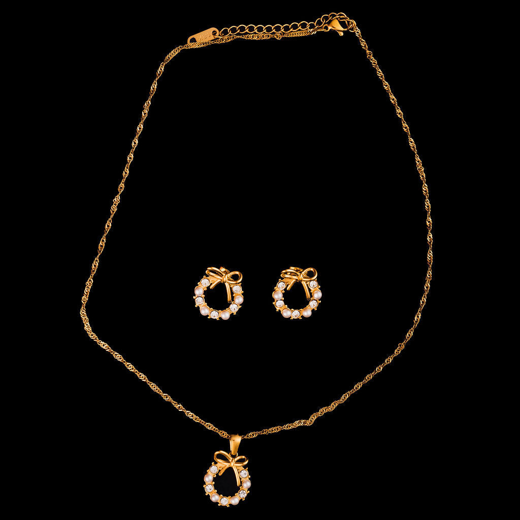 Wreath Necklace