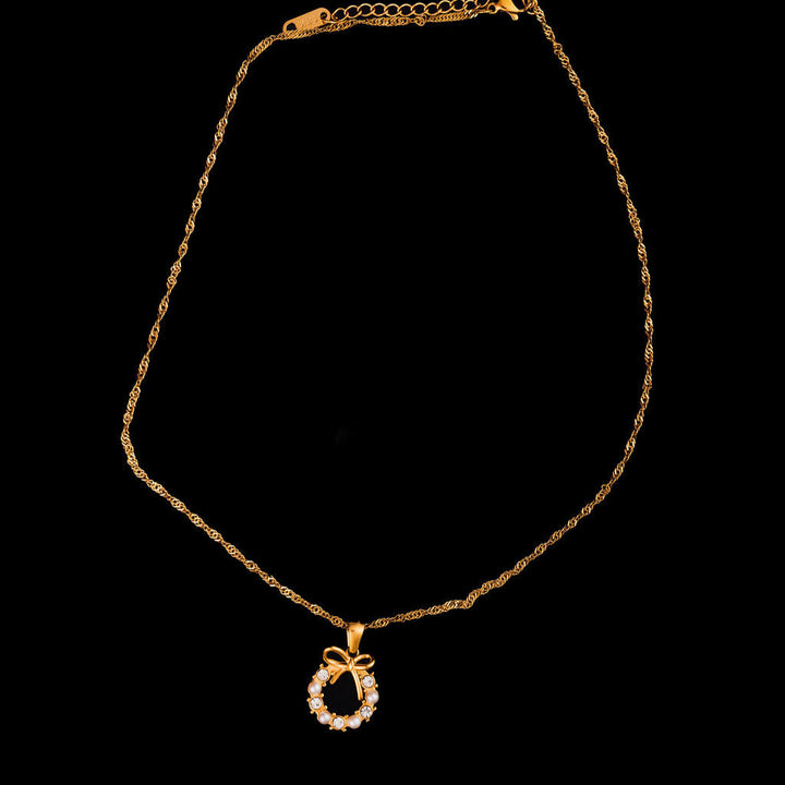 Wreath Necklace