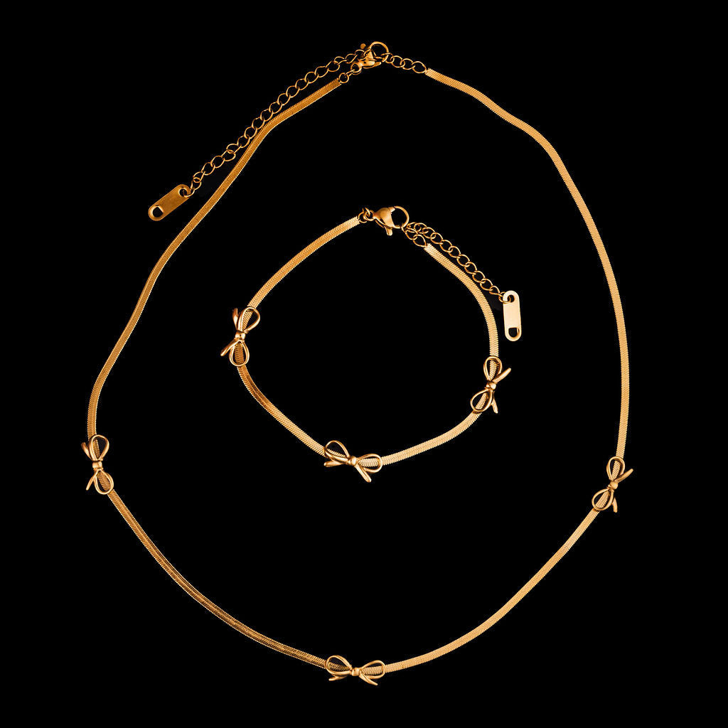 Tidings Necklace